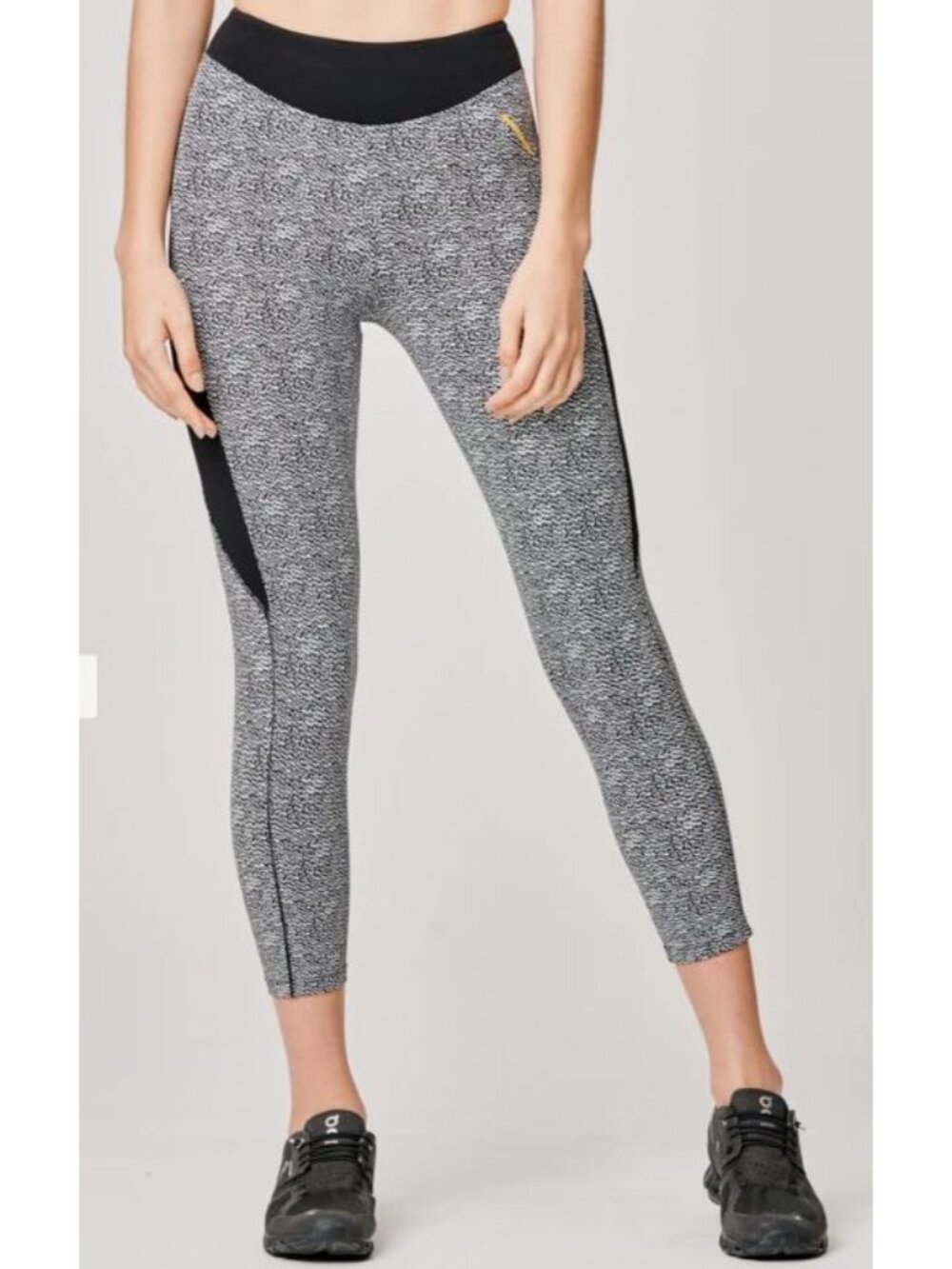 Sapopa Valeria Size Medium Crop Grey Boucle Capri Fitness Legging Activewear NWT